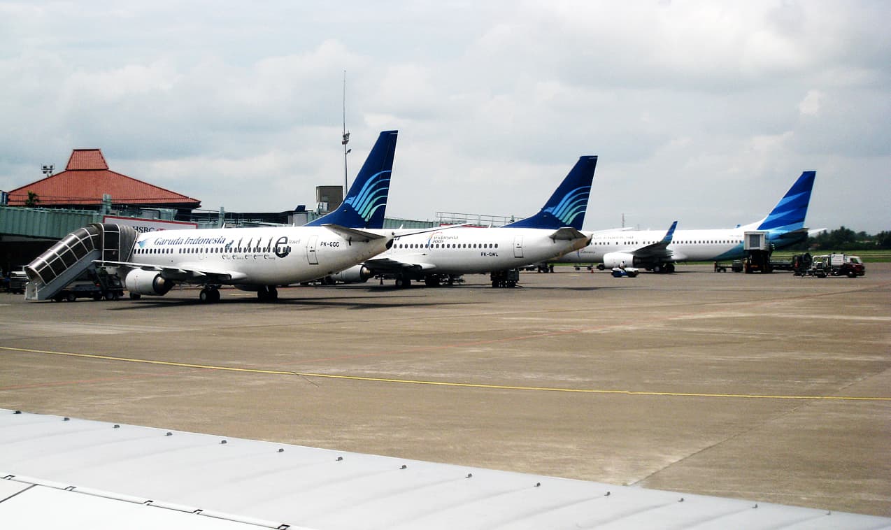 Airplanes waiting
